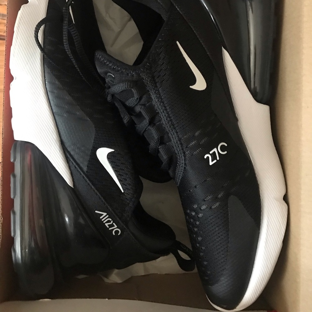 SOLD!!! Authentic NIKE AIR MAX BLK/WHT size 7Y